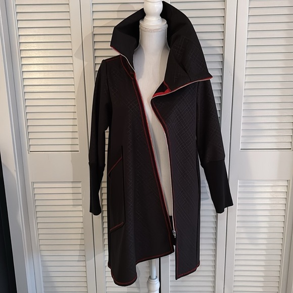 Lousje & Bean Assymetrical Zip Car Coat Women’s Black w/ Red Trim Size Small - Picture 8 of 13